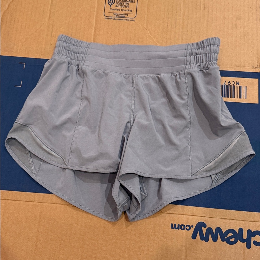 Lululemon Hotty Hot Short II *2.5"